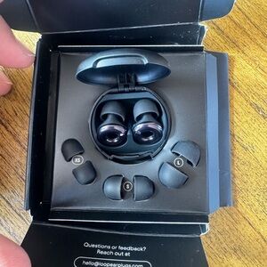 Loop switch 2 adjustable earplugs.